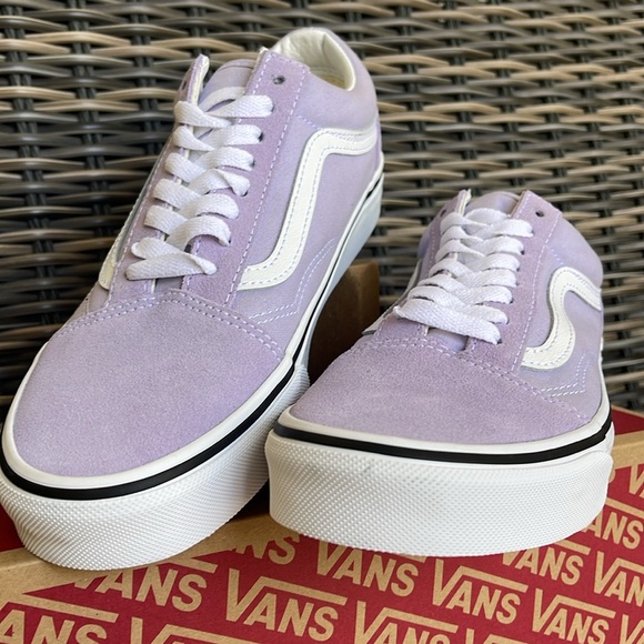 •Vans Men’s Old Skool Color Theory Purple Heath
VN0A5JMIZS0
Sneakers - Picture 7 of 16